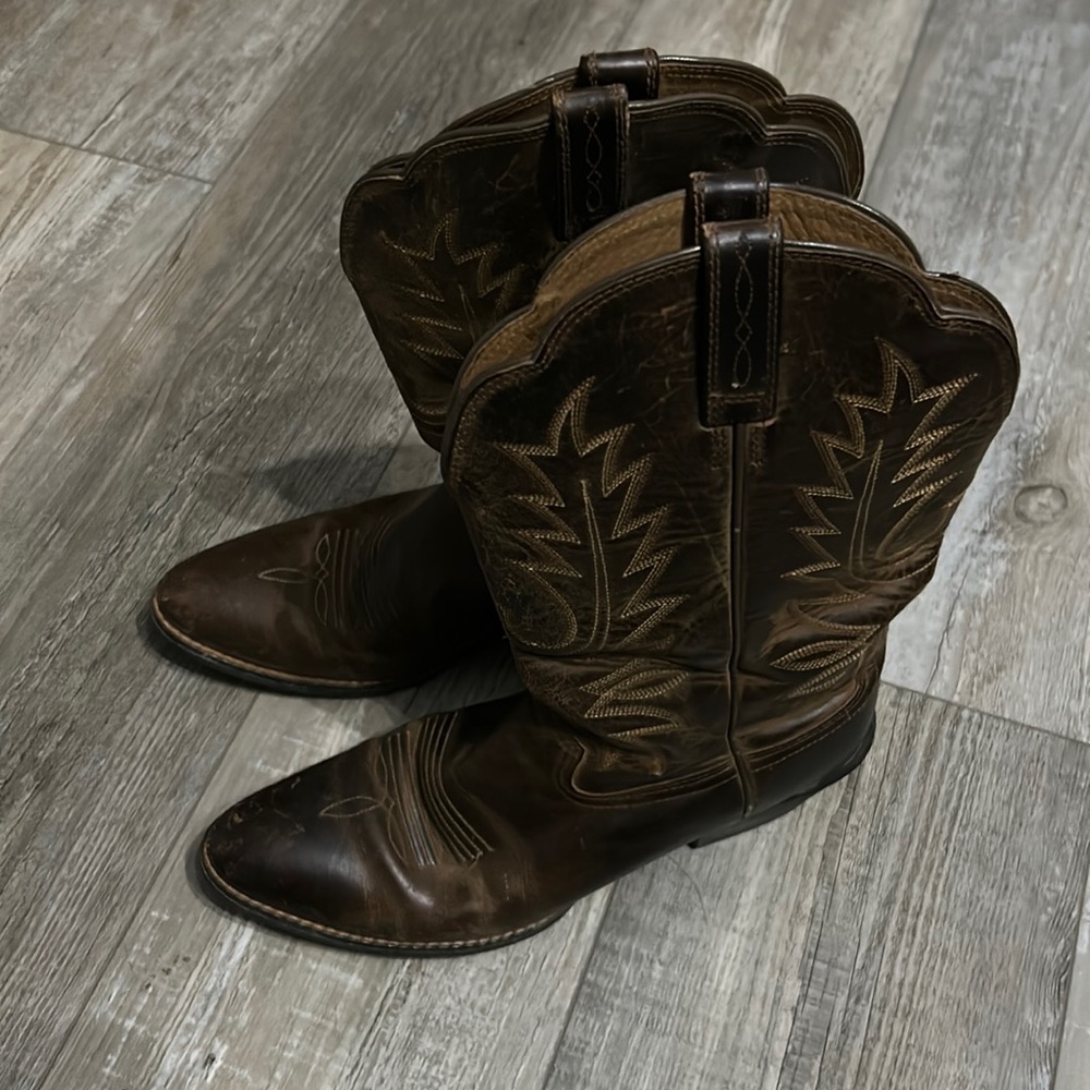 Ariat Cowboy boots size 8